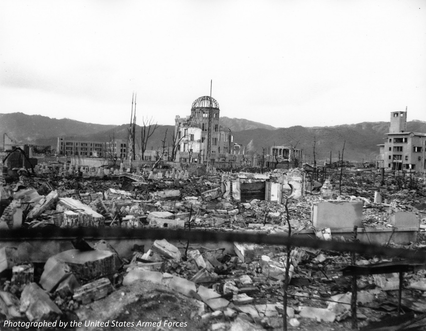 В каком году скинули хиросиму. Бомбардировка Хиросимы и Нагасаки 1945. Города Хиросима и Нагасаки после ядерного взрыва. Хиросима и Нагасаки атомная бомбардировка.